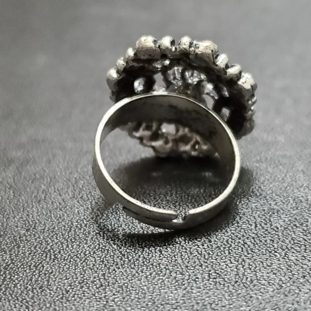 Silver tone flowery rhinestone ring